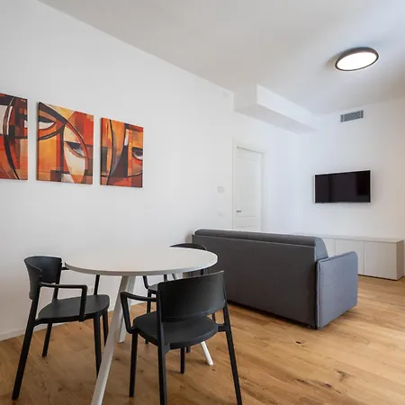 Palazzo Partenope 4* فاستو