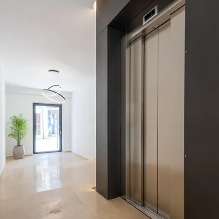 Palazzo Partenope 4* فاستو